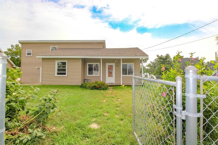 735 Carroll Drive SE  Cedar Rapids IA 52403 photo