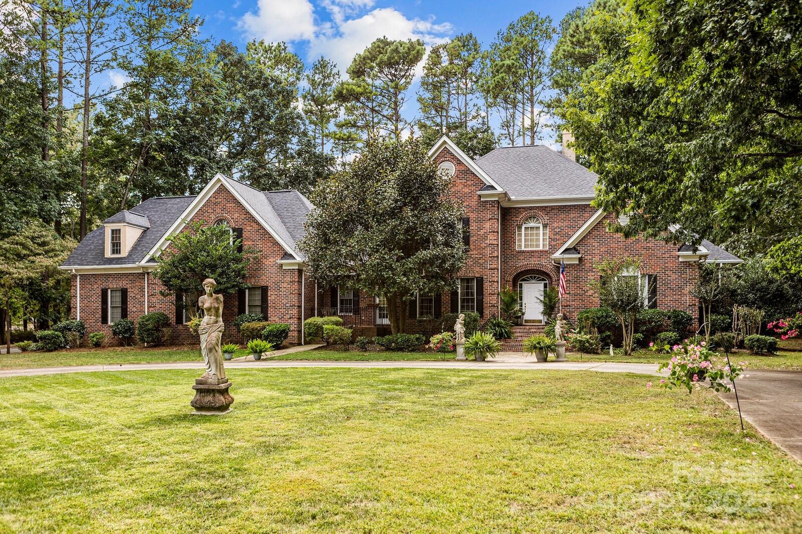 Property Photo:  115 W Glenview Drive  NC 28147