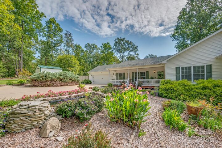 Property Photo:  150 Bayberry Drive  NC 28139 