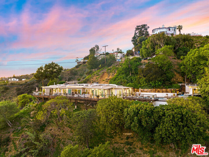 8494 Cole Crest Dr  Los Angeles CA 90046 photo