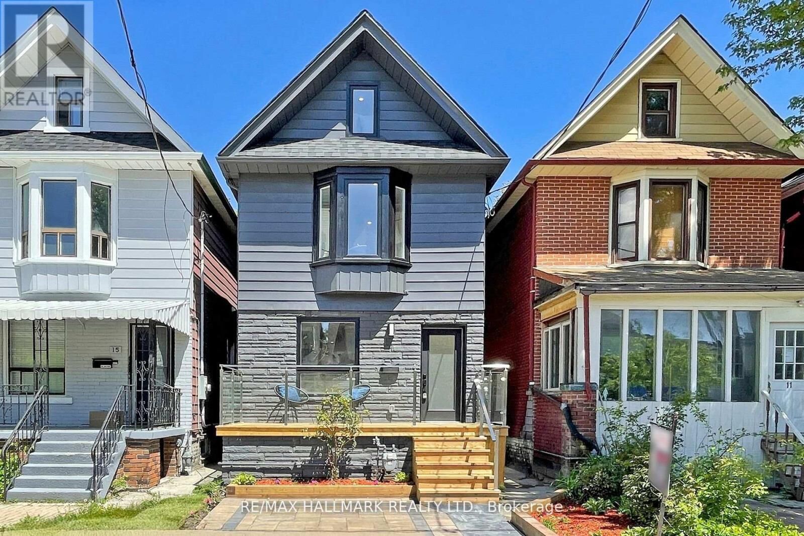 Photo de la propriété: 13 Ferrier Avenue ON M4K 3H5