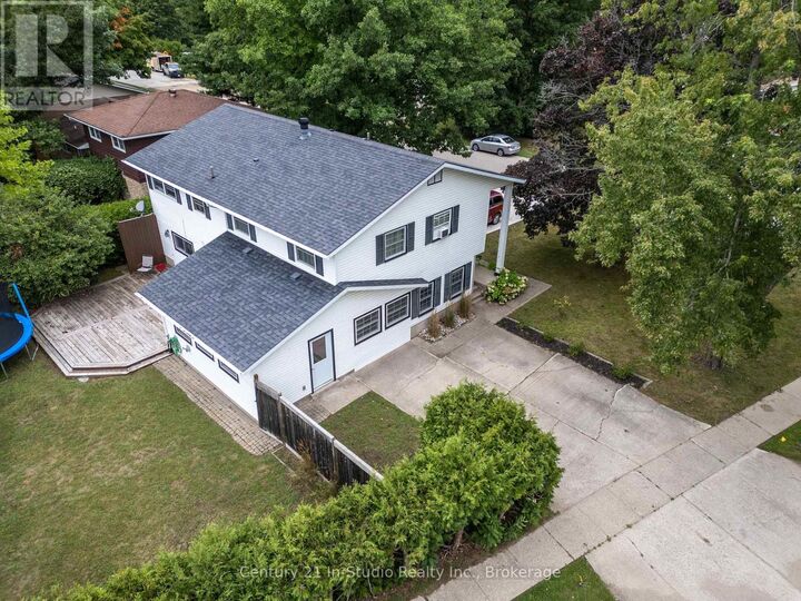 Property Photo:  696 Christopher Drive Unit 1  ON N0H 2C3 