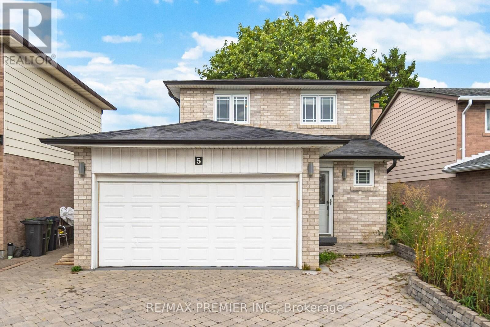 Property Photo: 5 Magdalena Court ON M9V 4S7
