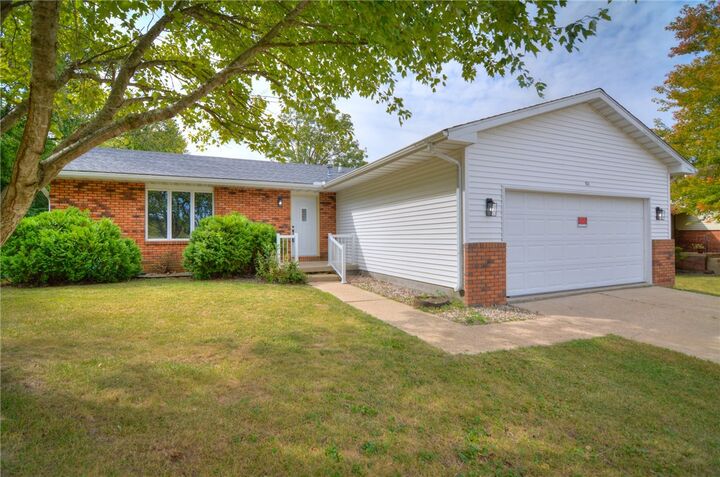 Property Photo:  933 W Frank Drive  IL 62526 
