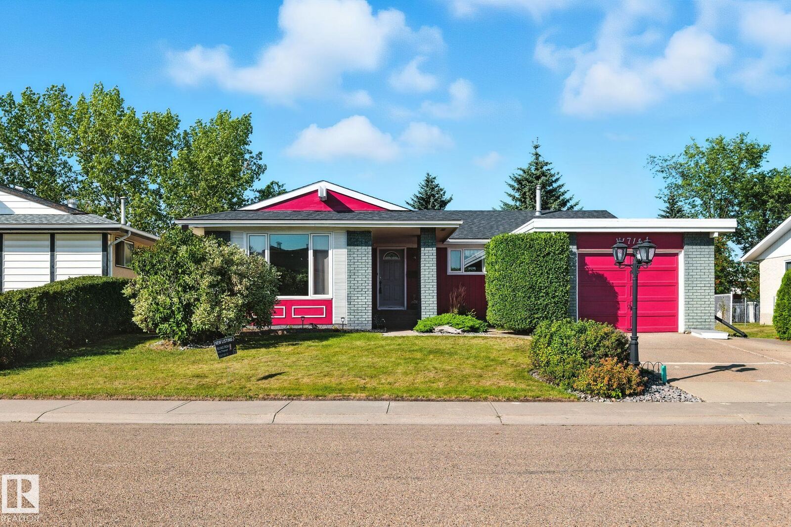 Property Photo:  11716 148 Avenue NW  AB T5X 1B6 