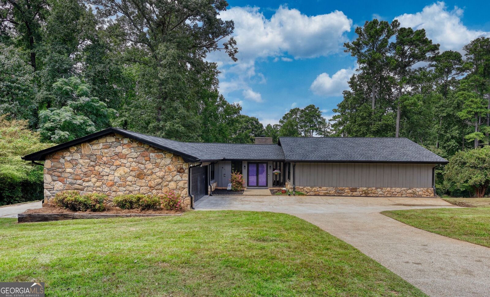 Property Photo: 1821 Holmes Drive SW GA 30094