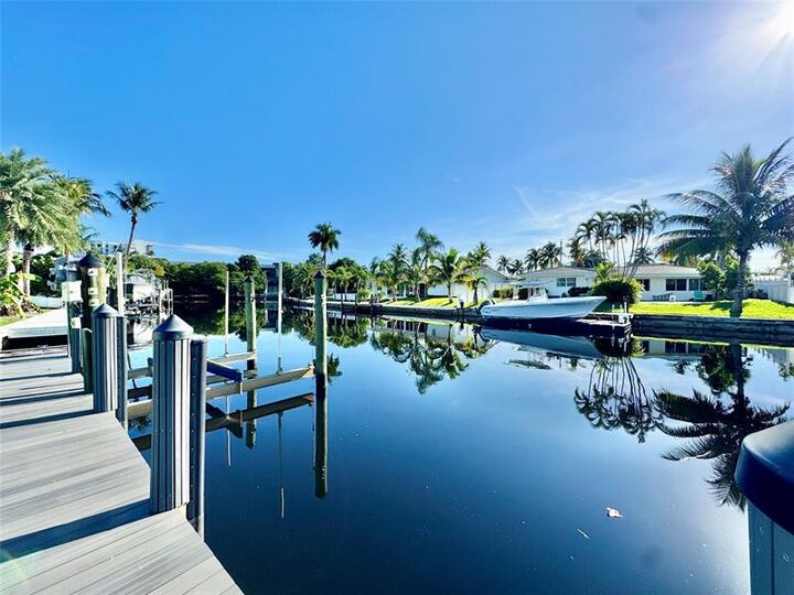 Property Photo: 230 SE 3rd Ave FL 33060