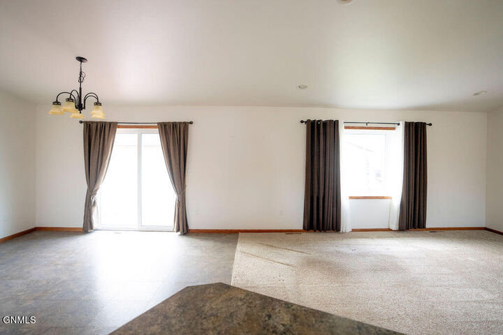 Property Photo:  1315 8th Street SW  ND 58401 