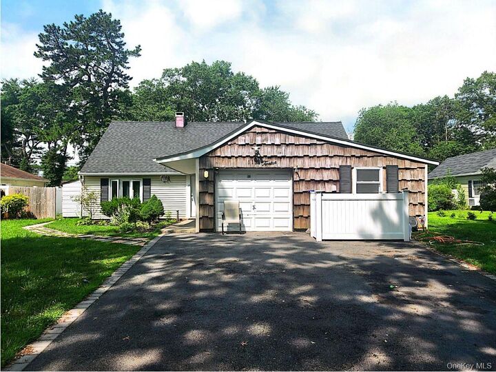 112 S Bedford Avenue  Islandia NY 11749 photo