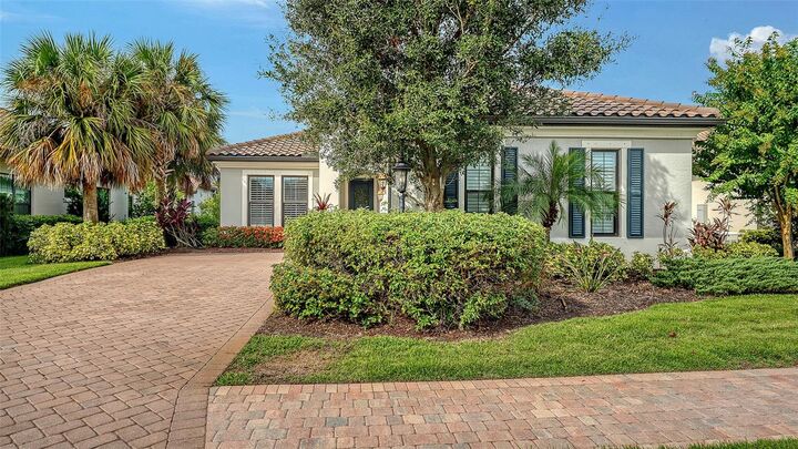 Property Photo: 16612 Collingtree Crossing FL 34202