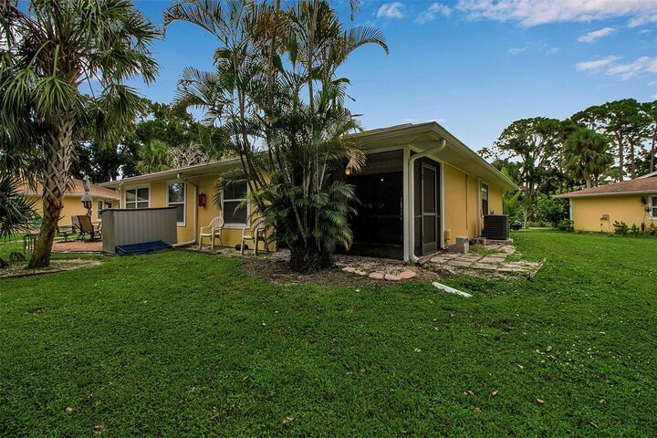 Property Photo:  4625 Summerwind Drive 13  FL 34234 