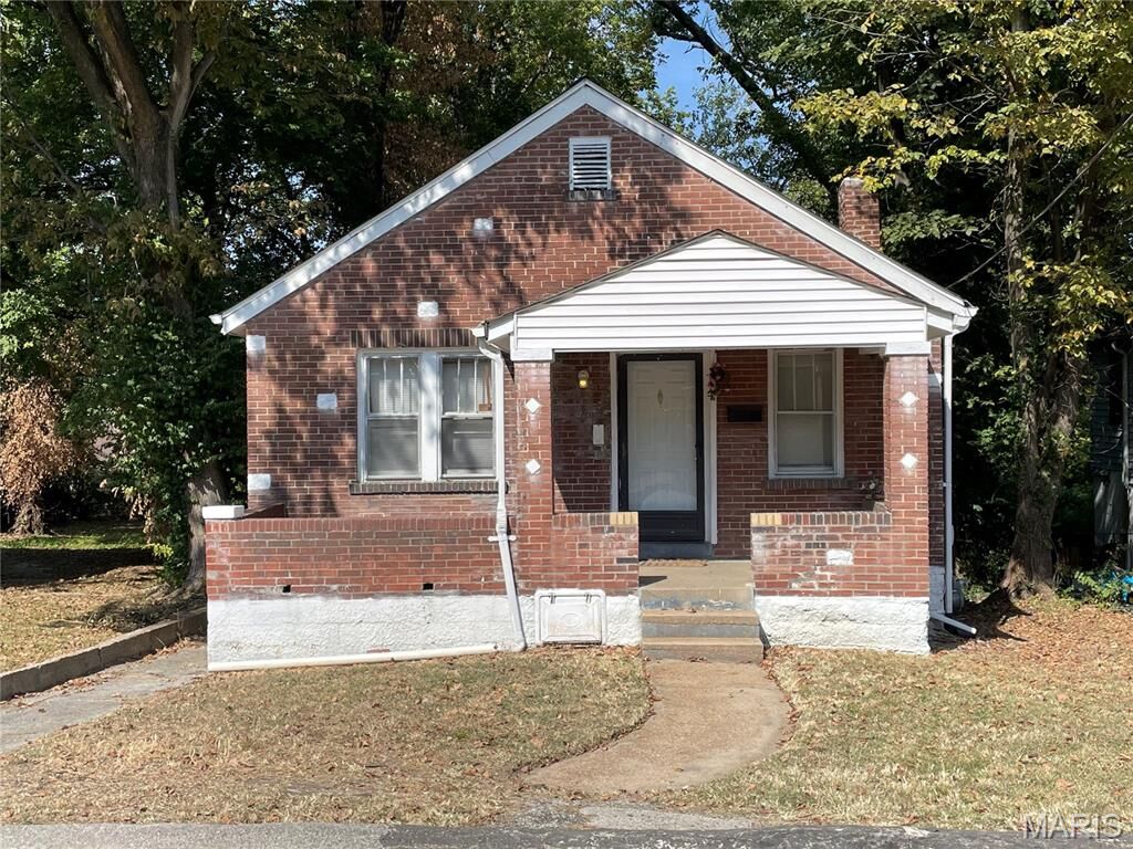 Property Photo: 6211 Westerhoff Avenue MO 63121