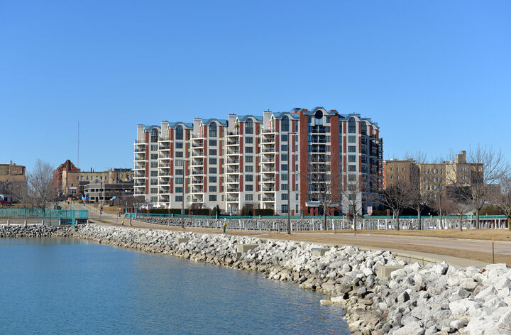 333 Lake Ave 401  Racine WI 53403 photo