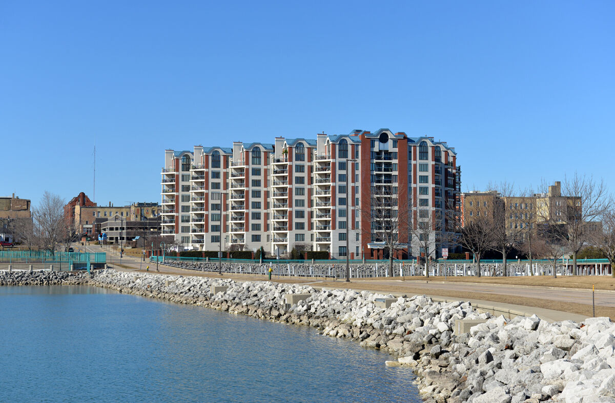 Property Photo: 333 Lake Ave 401 WI 53403