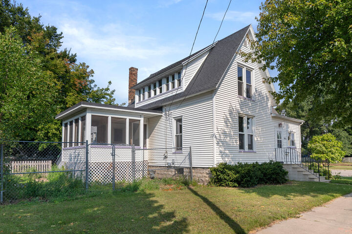 903 Wells St  Marinette WI 54143 photo