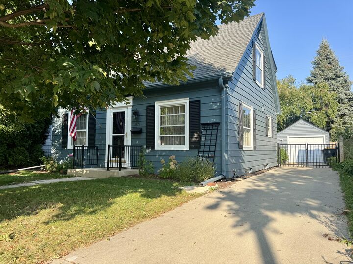 2572 N 73rd St  Wauwatosa WI 53213 photo