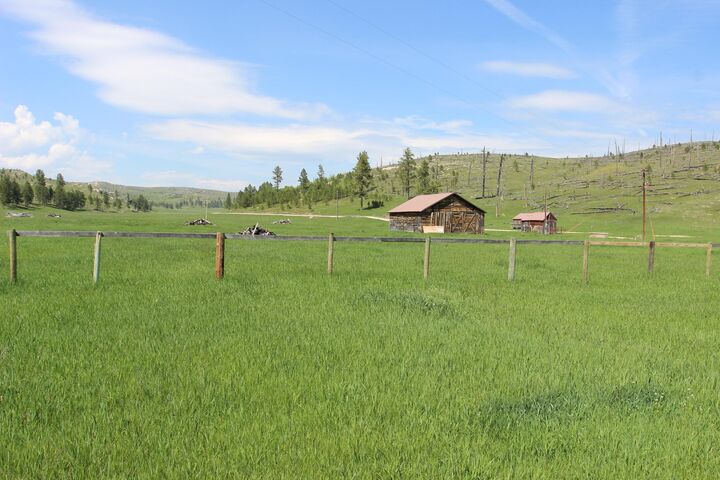 Property Photo:  11246 Custer Limestone Road  SD 57730 