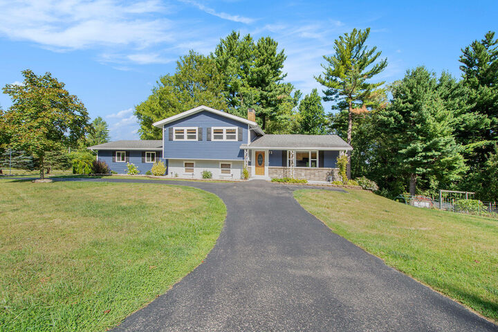 1520 Lamphere Street  Hillsdale MI 49242 photo