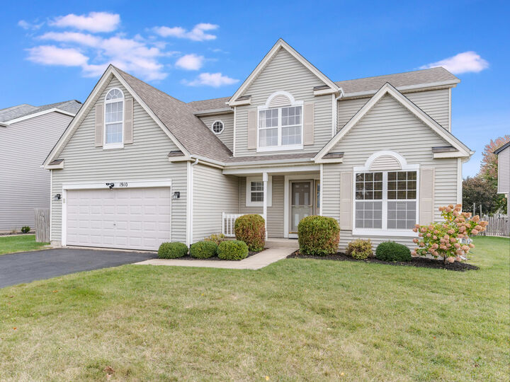 Property Photo: 1910 Arbor Fields Drive IL 60586