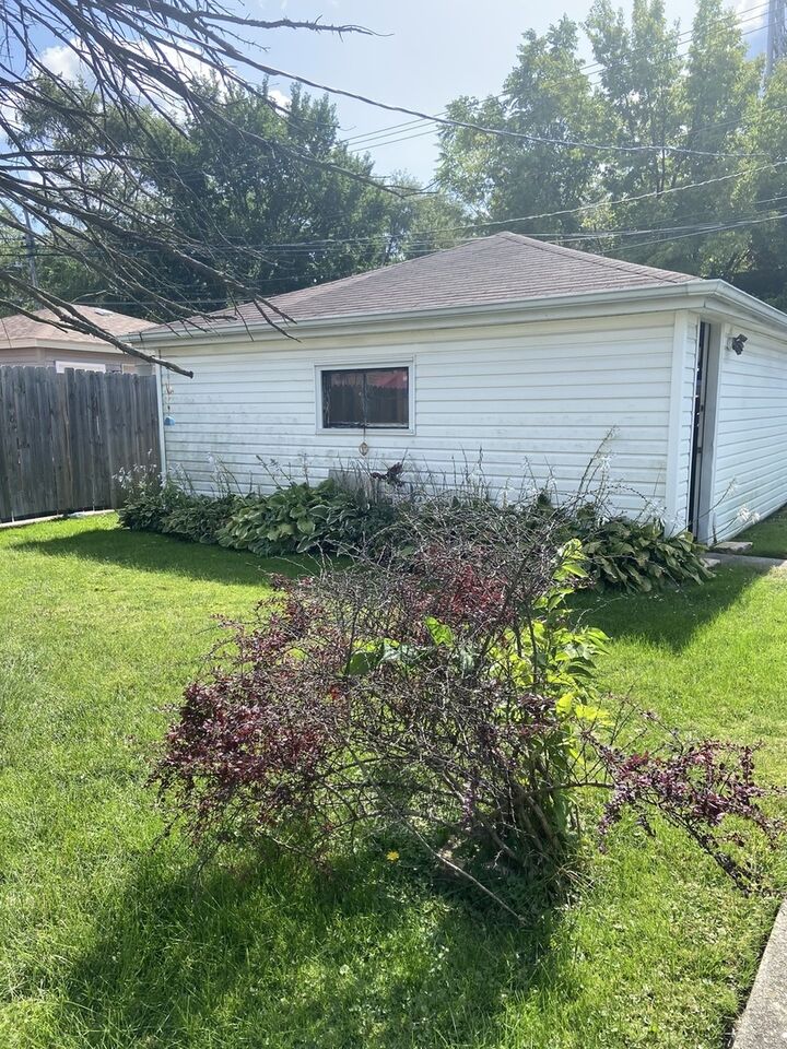 Property Photo:  2321 W 81st Place  IL 60620 