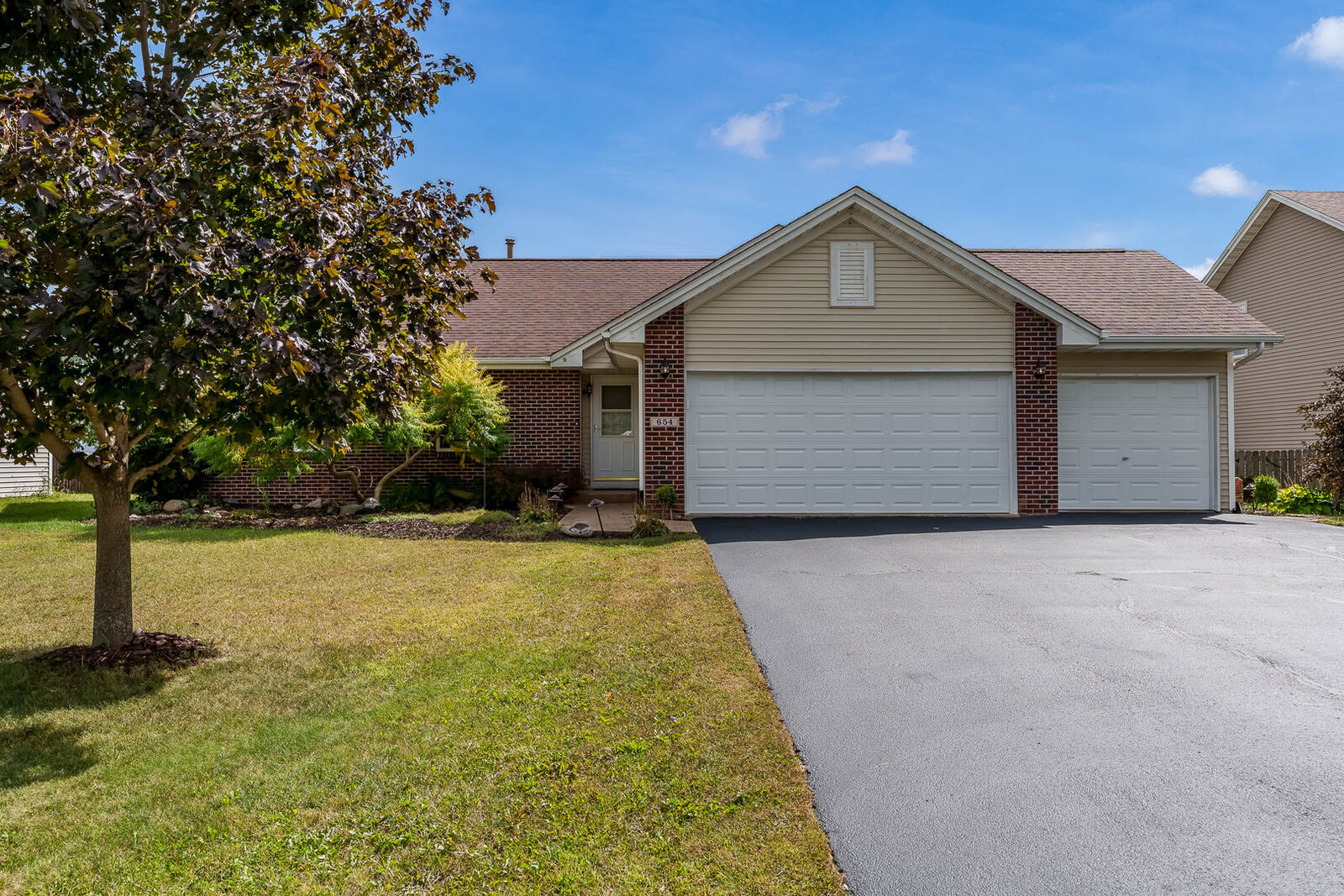 Property Photo:  654 Winfield Drive  IL 61080 