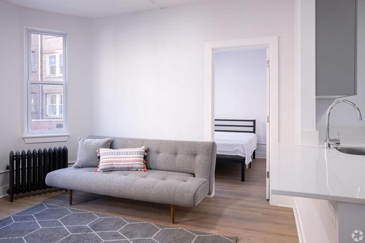 Property Photo:  1347 W Estes Avenue E1  IL 60626 