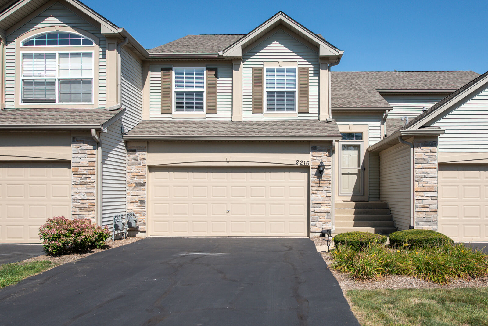 Property Photo:  2216 Summerlin Drive  IL 60503 