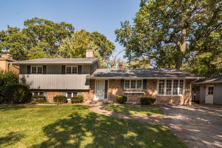 Property Photo: 8608 Oakwood Drive IL 60014