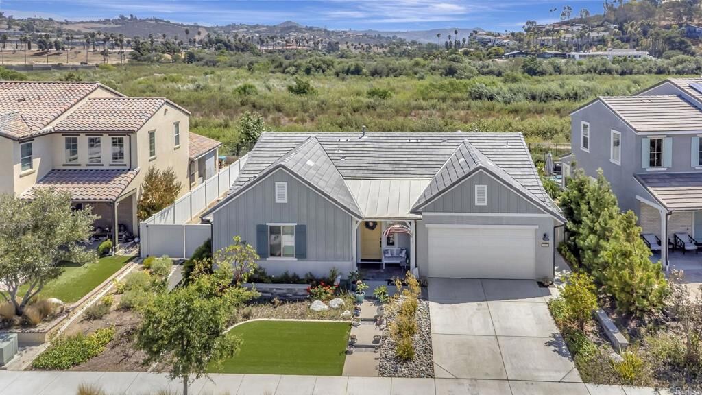 Property Photo:  31633 Calle De Las Estrellas  CA 92003 