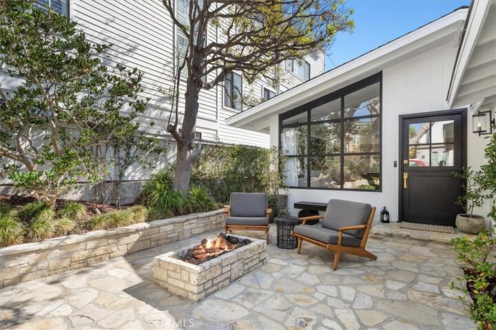 Property Photo:  3212 N Poinsettia Avenue  CA 90266 