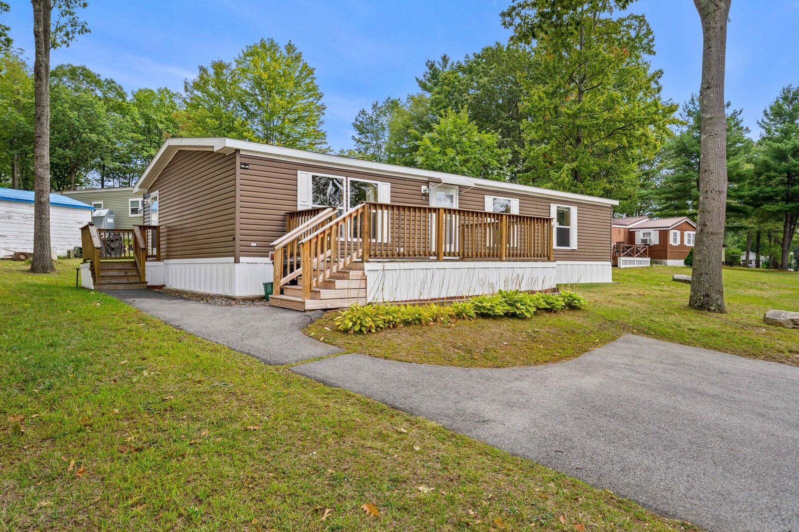 Property Photo:  5 N Fuchsia Drive  NH 03867 