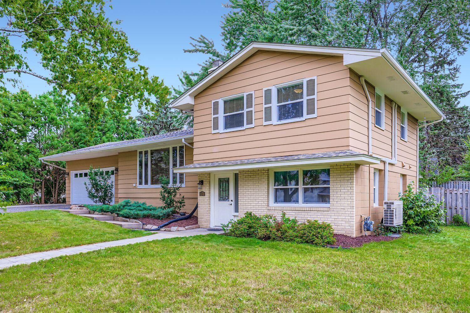 Property Photo:  1170 Polk Place  MN 55421 