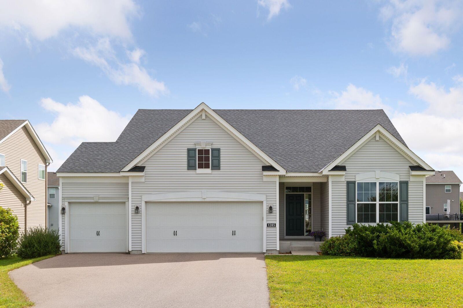 Property Photo:  1285 Pinehill Boulevard  MN 55387 