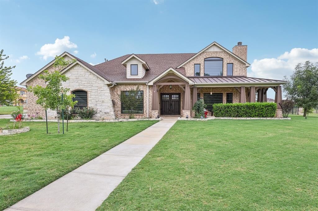 Property Photo: 2640 Creekwood Drive TX 75104