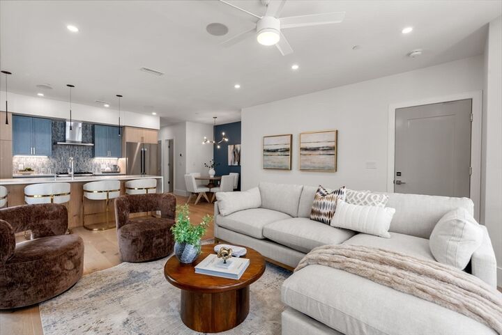 Property Photo:  527 East 7th Street 5  MA 02127 