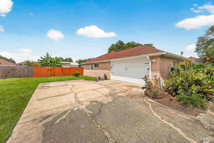 Property Photo:  10051 Bristol Park Rd  FL 32533 