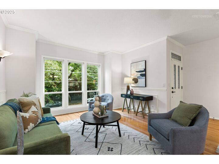 Property Photo:  3831 S Corbett Ave  OR 97239 