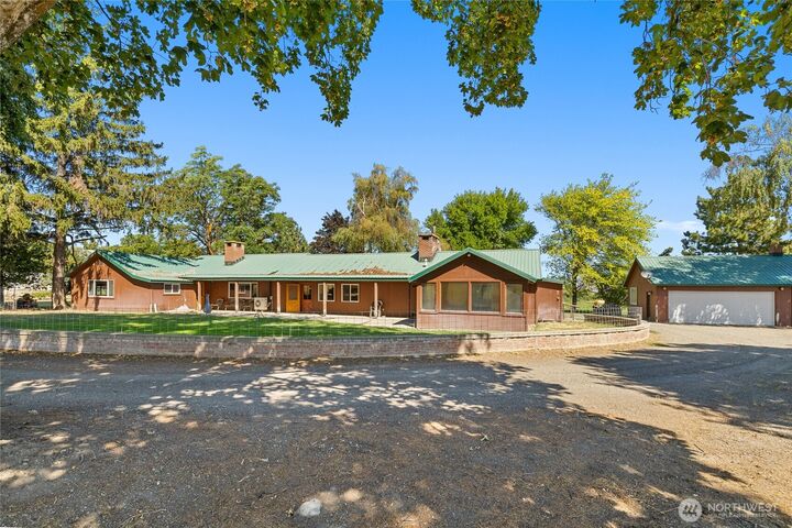 Property Photo: 4530 Weaver Road WA 98926