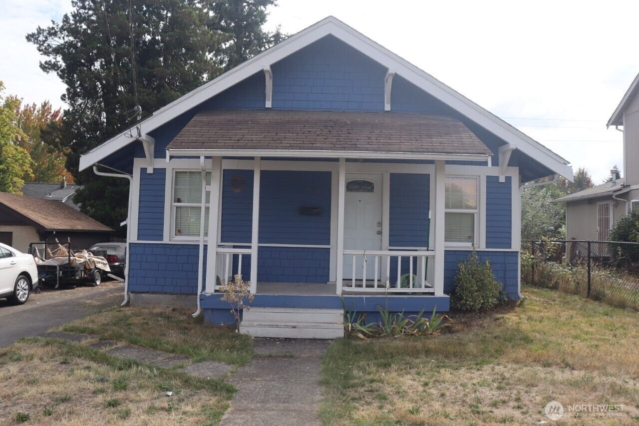Property Photo:  1010 S 39th  WA 98418 
