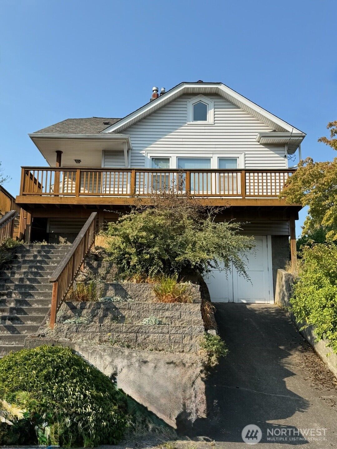 Property Photo:  332 NE 52nd Street  WA 98105