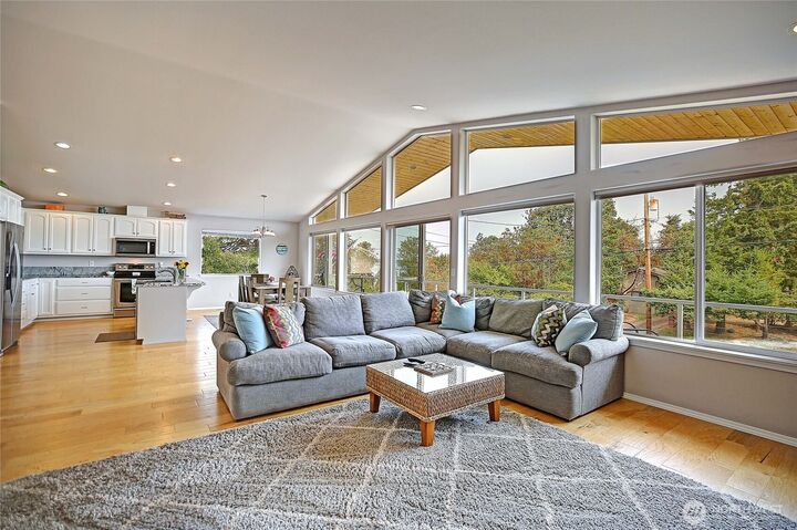 Property Photo:  1490  Country Club Drive  WA 98282 