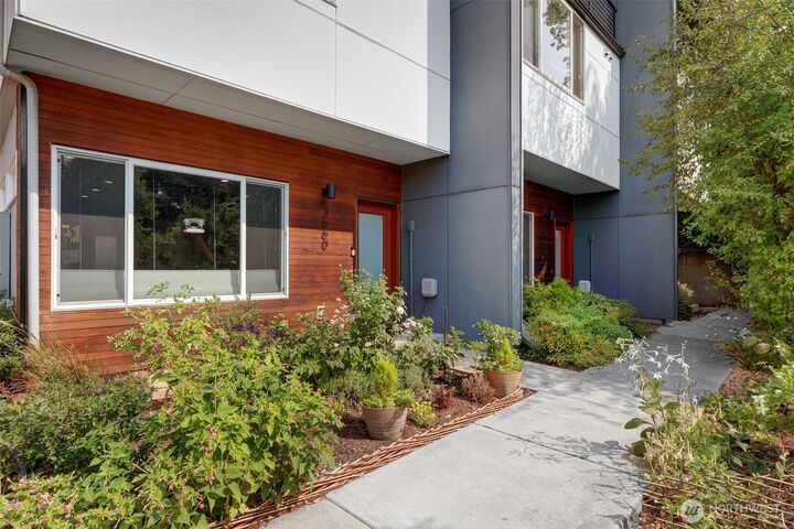Property Photo:  3660  Courtland Place S  WA 98144 