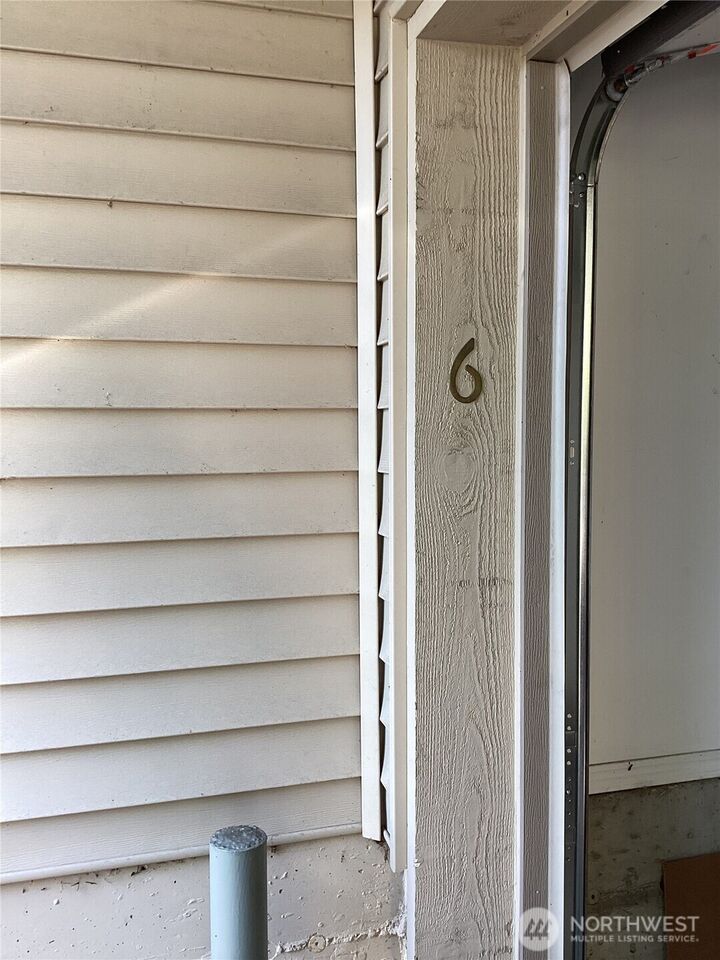 Property Photo: 8512 242nd Street SW 4 WA 98026