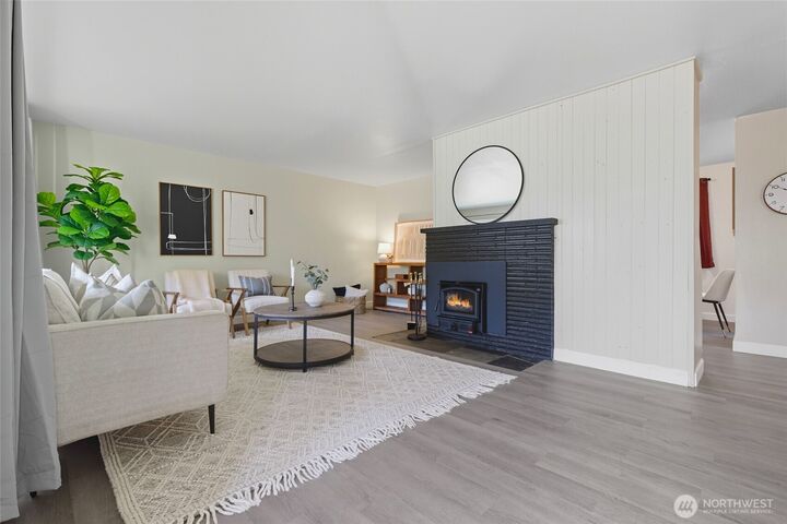 Property Photo: 1006 NE 126th St. WA 98125