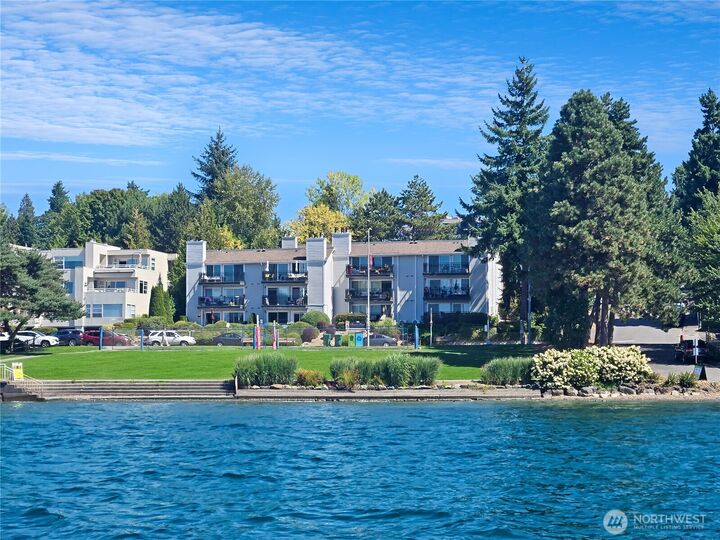 Property Photo:  10110 NE 60th Street 107  WA 98033 