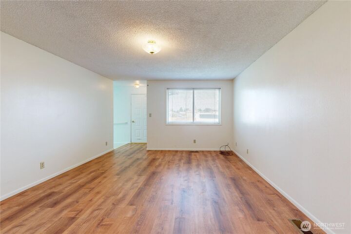 Property Photo:  1554 E Alder Street  WA 99362 