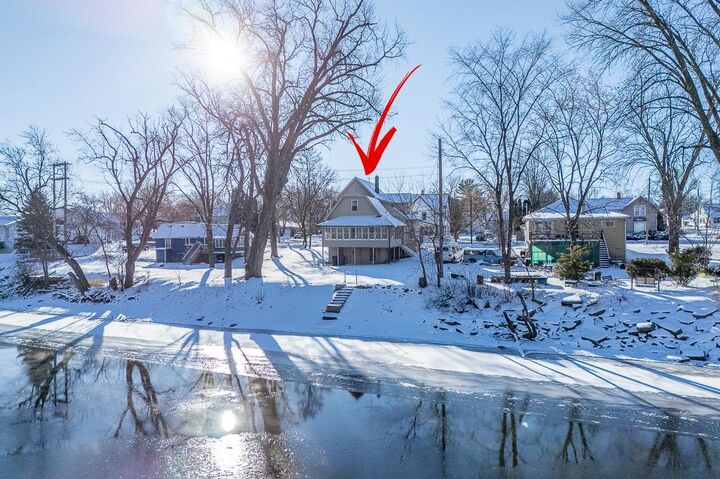 Property Photo:  211 E Wolf River Avenue  WI 54961-1470 