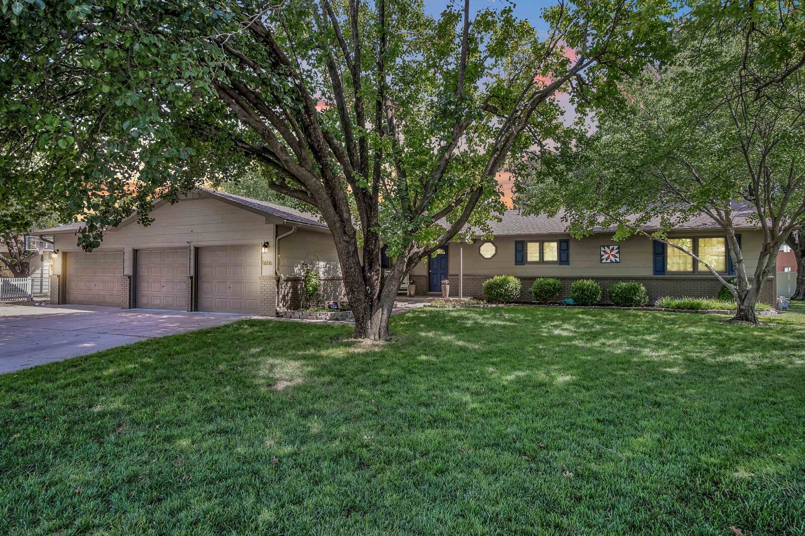 Property Photo:  1616 Grandview Ct  KS 67114 