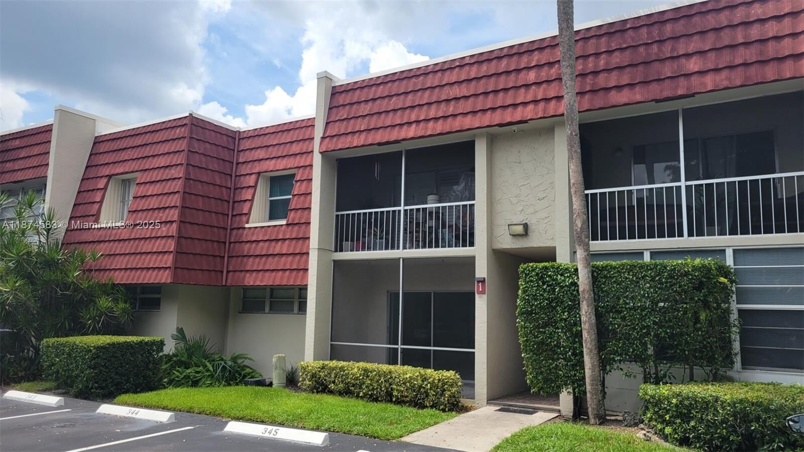 Property Photo:  1 Jacaranda Country Club Dr 104  FL 33324 