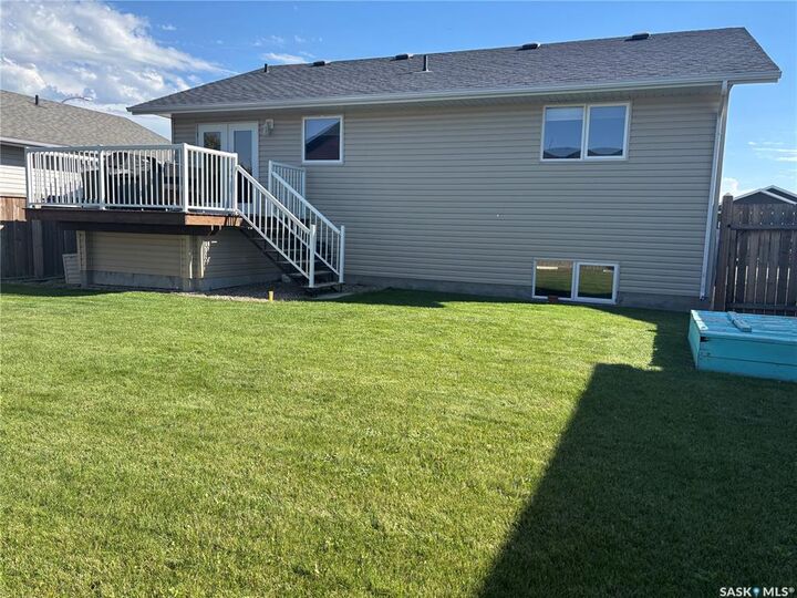 Property Photo:  813 Lochwood Place  SK S9H 4W9 